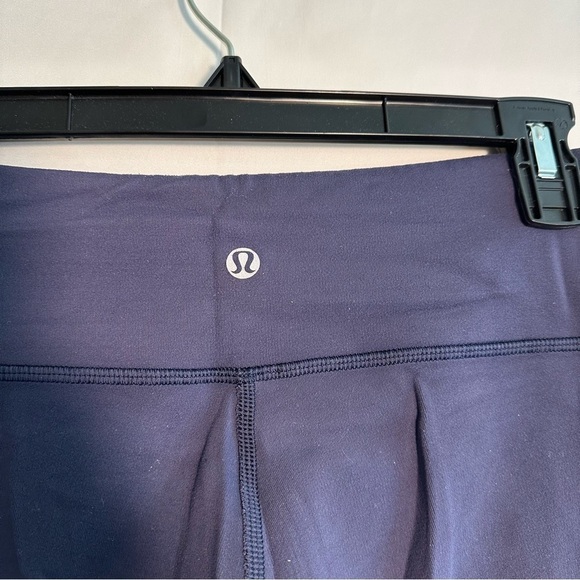 Lululemon Cropped Leggings Size 6 EUC Dark Navy/ Purple - Picture 3 of 5